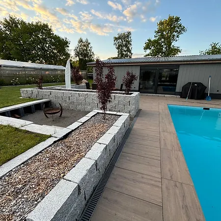 Mit Privatem Pool ゾルタウ