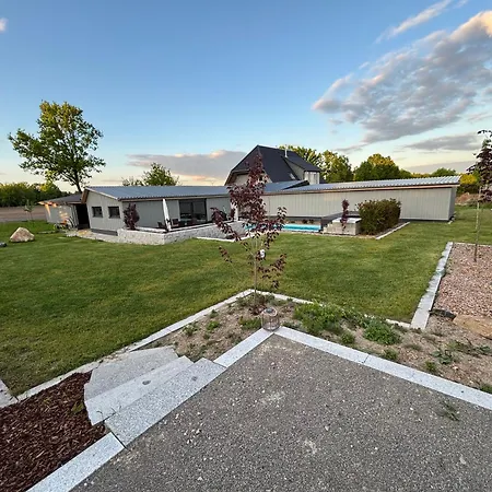 Mit Privatem Pool ゾルタウ